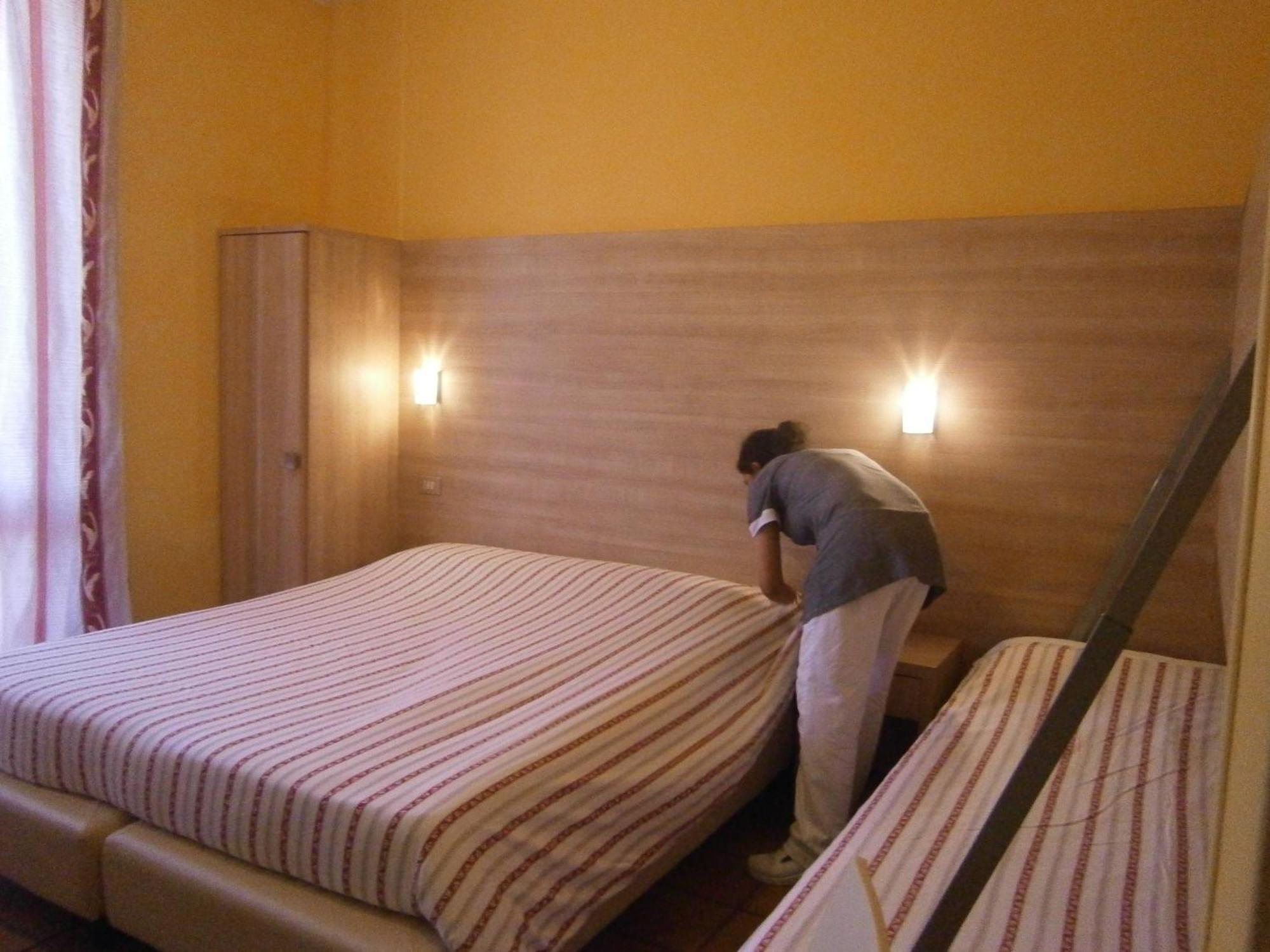 Hotel Chiara Сірміоне Номер фото